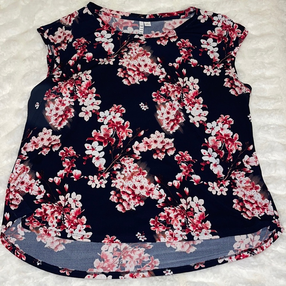 Elle Floral shirt. Worn once. Excellent condition.
